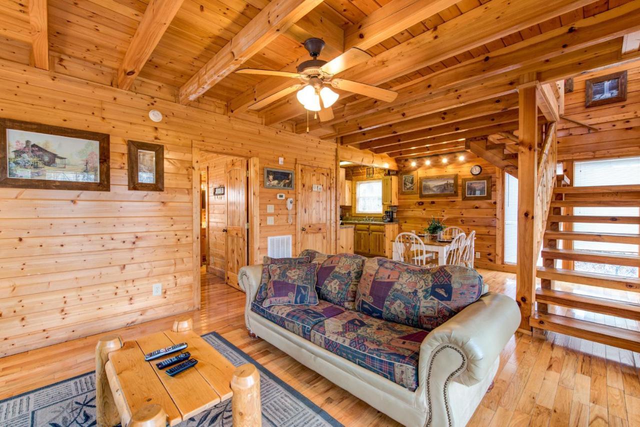 Secret Romance, 2 Bedrooms, Sleeps 8, Pool Table, Hot Tub, Arcade Gatlinburg Ngoại thất bức ảnh